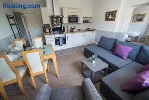 Sea Road Apartments - Image 1
