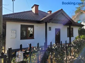 Uroczy dom na ładnym podwarszawskim osiedlu - Image 1