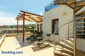 Penthouse at White Cliffs - Image 1