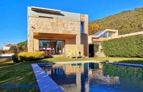 Hill & Beach house - Image 1