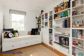 Sophisticated 4BDR Home in West Ealing Stay - Image 3