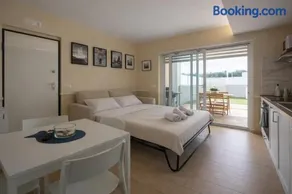 Sinarca Elysium Apartment - Image 2