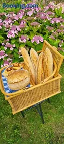 Artisan Hideaway Bed and Breakfast - Image 1