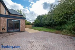 Luxurious Relaxing 6 Bed House for great comfort - Image 3