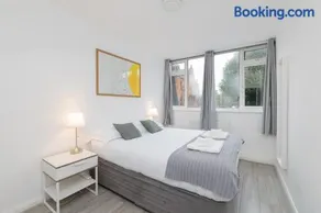 Primrose Apartment - Large 2 BR Apart - Image 3