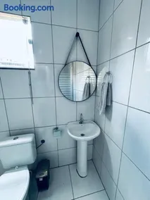 Sobrado - Espaço Amplo - Mesa de Bilhar e Ducha - Próx CT Galo, Aero Confins, Cid Admin - Image 3
