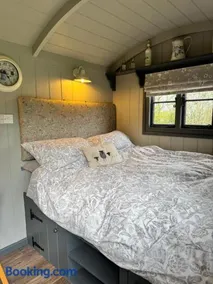 Greatwood Shepherds Hut - Image 4
