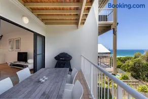 Wake up to ocean views in stylish comfort - Image 4