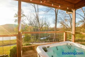 15 Mins to U of A - Pool & Hot Tub - Image 1