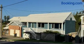 Azzurra, 14 East Street - Image 1