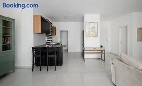 Cozy & spacious 4BR with jacuzzi - Image 3