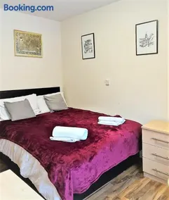 Two-bedroom ground-floor apartment Self check-in - Image 4