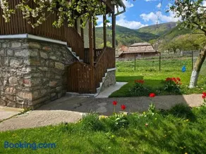 La Umbra Muntilor Traditional House - Image 2