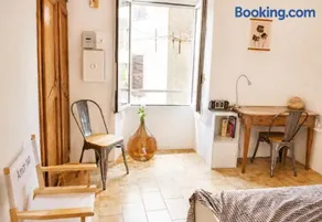 Charmant appartement 3 chambres climatisé en plein coeur du village et proche des plages avec wifi - Image 3