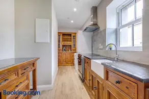 Garden Apartment - Image 4