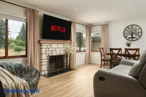 Modern Nest - Cozy & Free Parking - Image 2