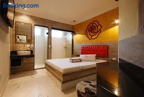 Red Rose Motel & hotel - Image 1