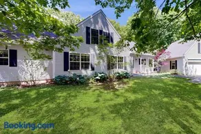 Peaceful home with forest views & great yard - minutes to town - Image 2