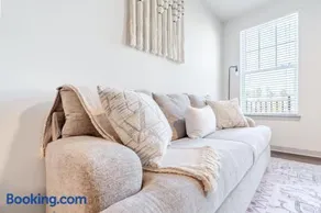 Warm, Inviting 2BD Apt In Matthews - Image 5