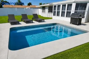 Spacious home With Heated Pool 3 miles from IMG! - Image 1