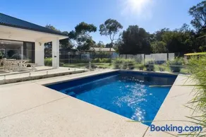 Lena Retreat - Heated Pool and Infrared Sauna - Image 3