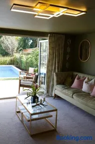 The Pool House - Image 5