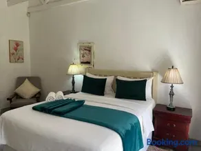 WOODS GUEST HOUSE - Image 3