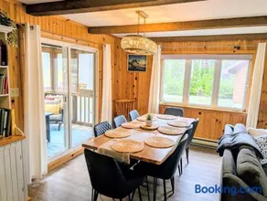 Lake front cottage 5 bedrooms bright open concept - Image 1