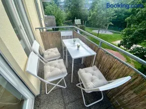 Stilvolles Apartment mit Balkon, Küche & Parkplatz - Waldstetten Zentrum - Image 3