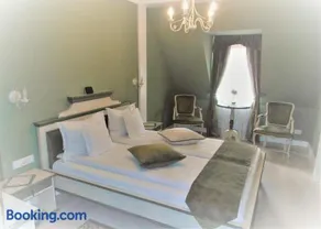 Gothic House - Image 2