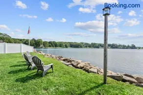 Waterfront Renovated Apartment - Image 5