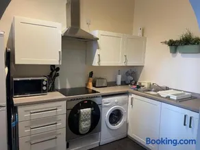 Number 10 service apartment - Danes - Image 2