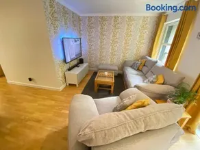 Paisley Central Apartment - Image 3
