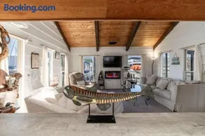 Rare Floating Home Retreat in Bayview With Dock - Image 3