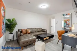 Stylish 3BR in Montreal - Image 2