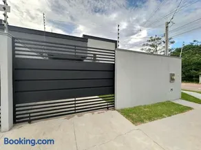 Casa vaga 2 carros ou caminhonete, 2 quartos, espaçosa, completa para 8 pessoas - Image 4