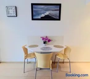Skyline suite 2 - Image 1