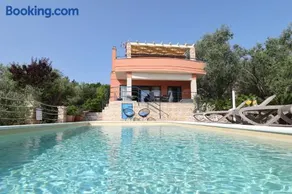 Apartment Serenity with Private Pool Near the Beach - Image 4