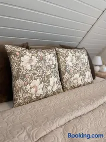 Pine & Oak Holiday Home - Image 3