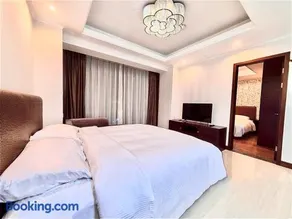 Qingdao Elegant Central Apartment - Image 4