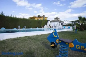 Charming Villa in Linares with Private Pool - Image 4