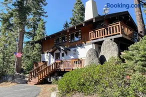 Dog-friendly mountain retreat with private hot tub fireplace & views sleeps 8 - Image 3