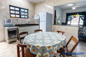 Casa azul, 2 quadras praia-wifi-garagem -churrasqueira e fogão a lenha - Aceita Caes -Caiçara-Praia Grande - Image 4