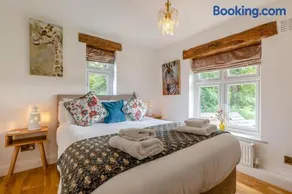 3 Bed in Bakewell oc-96293 - Image 2