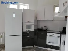 TOP CENTER spacious apartment with free parking - Image 2
