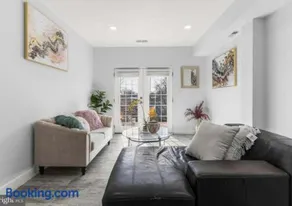 Luxurious 3 Bedroom Apt with a beautiful balcony - Image 5