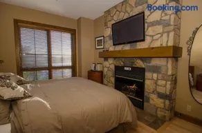 Luxurious Equinoxe Ski-in/Ski-out - Image 1