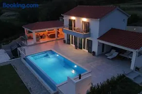 Secluded house - guaranteed privacy - heated pool - Image 1