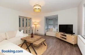 Luxury two bed inc hot-tub and Free Parking - Image 5
