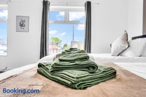 Long stay Contractor Airbus 3 bed 2 bath Sleeps 6 - Image 5